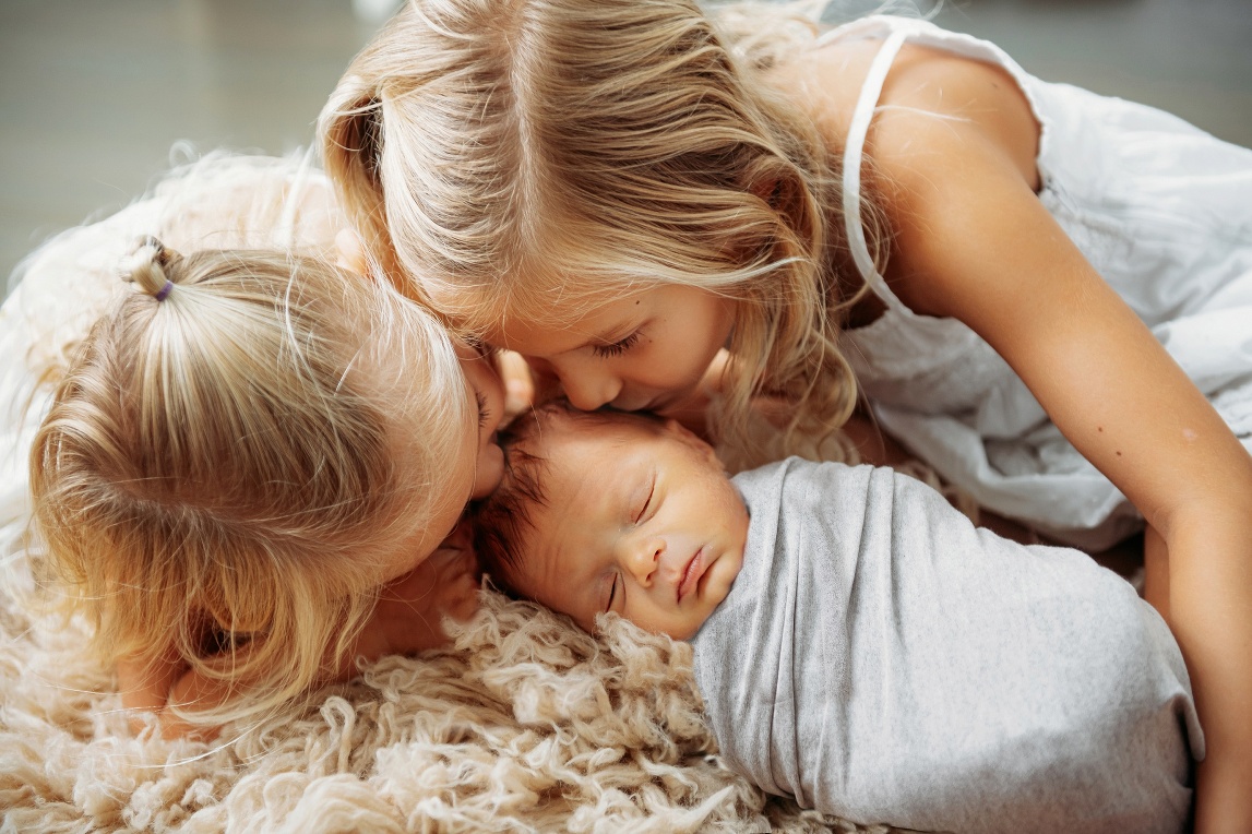 siblings with newborn photography portrait in Maryland