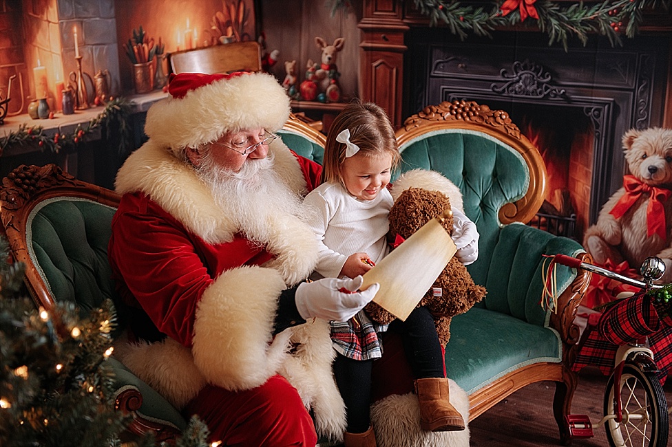 meet Real beard Santa for Christmas Santa photos in Annapolis Maryland